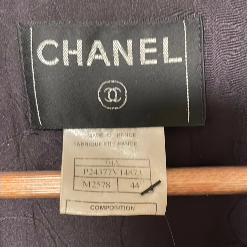 Relisted! Chanel Women's Black Tweed Jacket - Picture 2 of 5